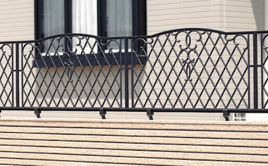 鋳物フェンスはエレガントなデザイン【エクステリア工事編】