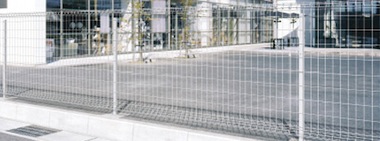 メッシュフェンス、スチールフェンスは境界に【エクステリア工事編】