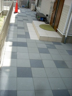 玄関までのアプローチ