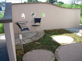 ハート形の風窓のある塗り壁