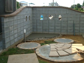 ハート形の風窓のある塗り壁