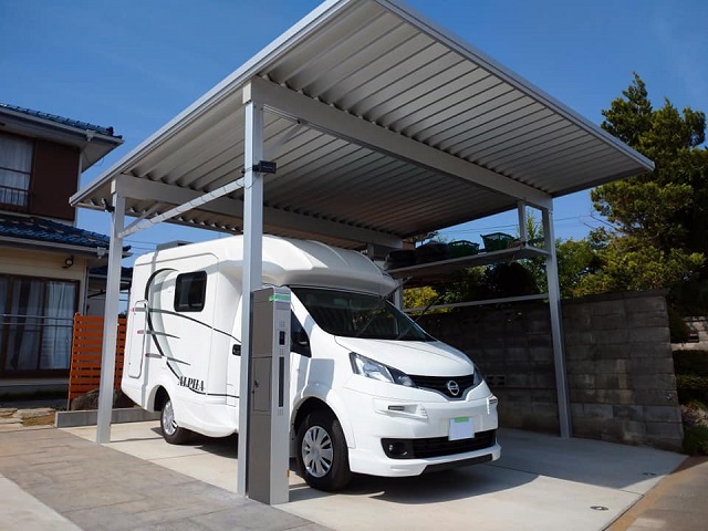 キャンピングカー対応のカーポートを設置