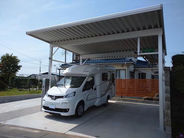 キャンピングカー対応のカーポートを設置