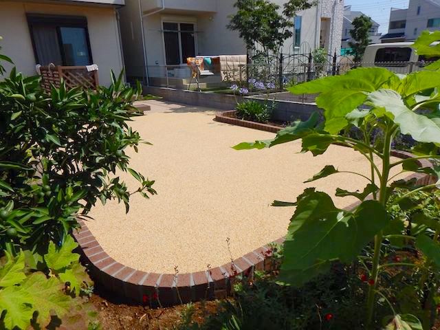 おしゃれなエクステリアリフォーム工事【もう雑草取りは必要ないですね★】