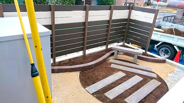 目隠しフェンスを設置したエクステリア工事【視線を気にせず庭で遊べる施行例です】